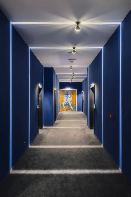 Art Magus Hotel - Interior entrance