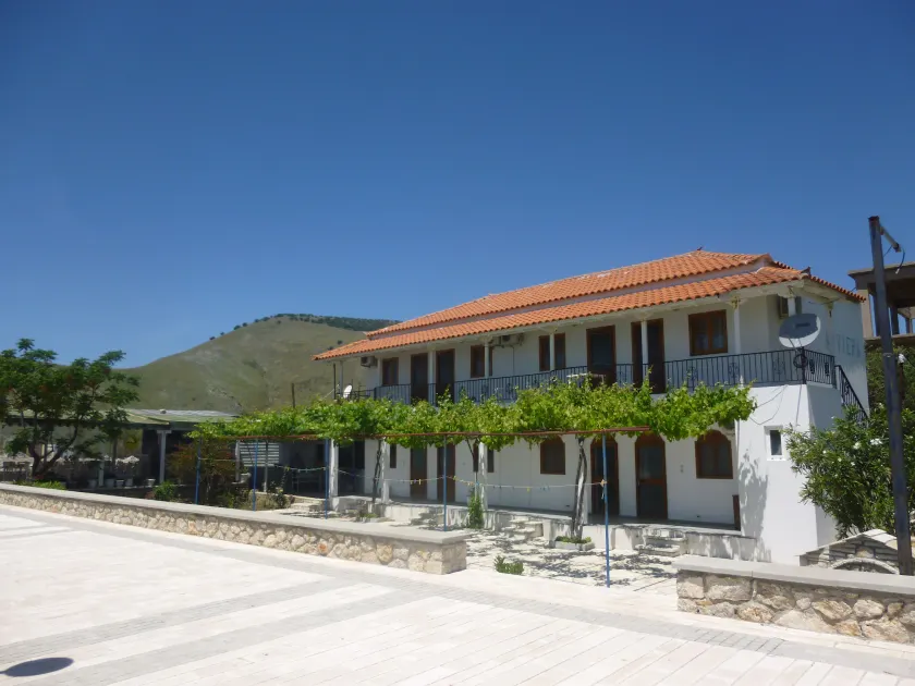 Hotel Riviera - Image 1