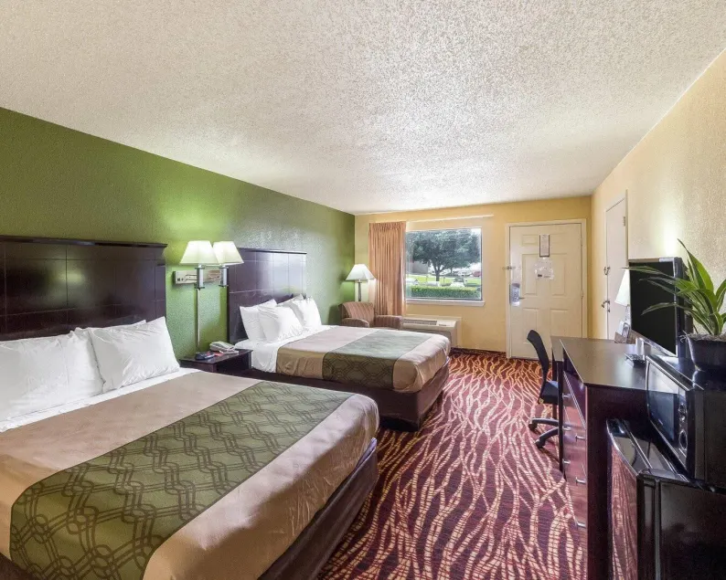 Econo Lodge Inn & Suites San Antonio near Frost Bank Center - Image 1