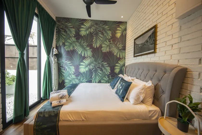 Carnarvon Suites - Image 1