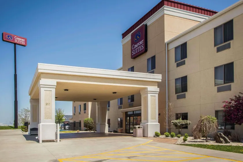 Comfort Suites Bloomington I-55 and I-74 - Image 1
