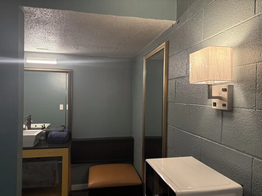 Lamplighter Motel - Image 1