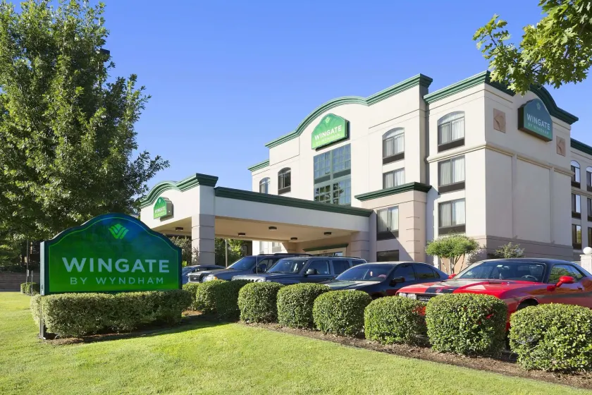 Wingate by Wyndham Little Rock - Image 1