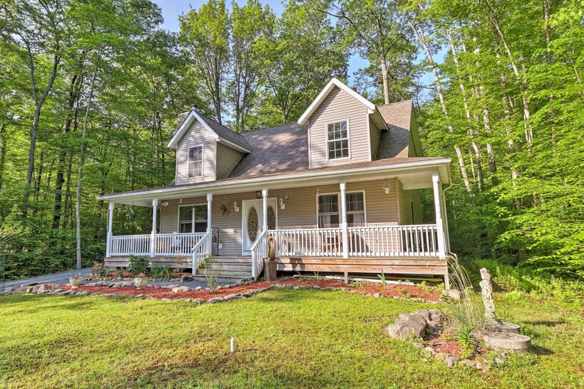 Large Deck & Fire Pit: Secluded Pocono Lake Home - Interiør