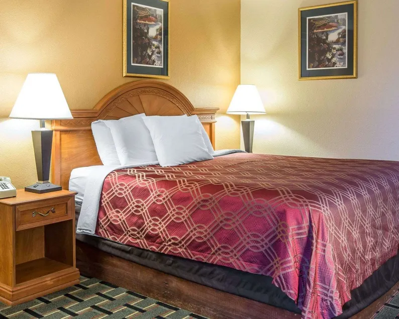 Econo Lodge Dalton West - Image 1