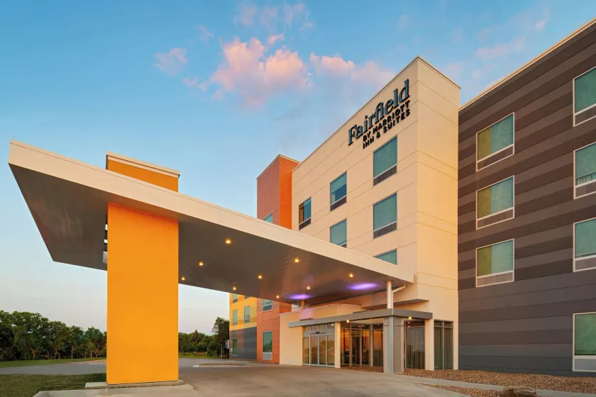 Fairfield Inn & Suites Lincoln Crete - Image 1