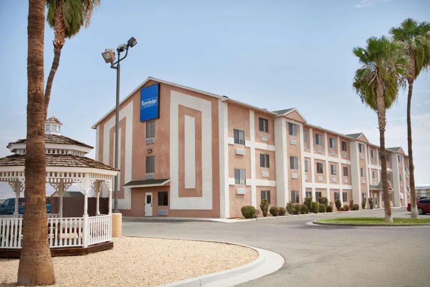 Travelodge by Wyndham Yermo - Image 1