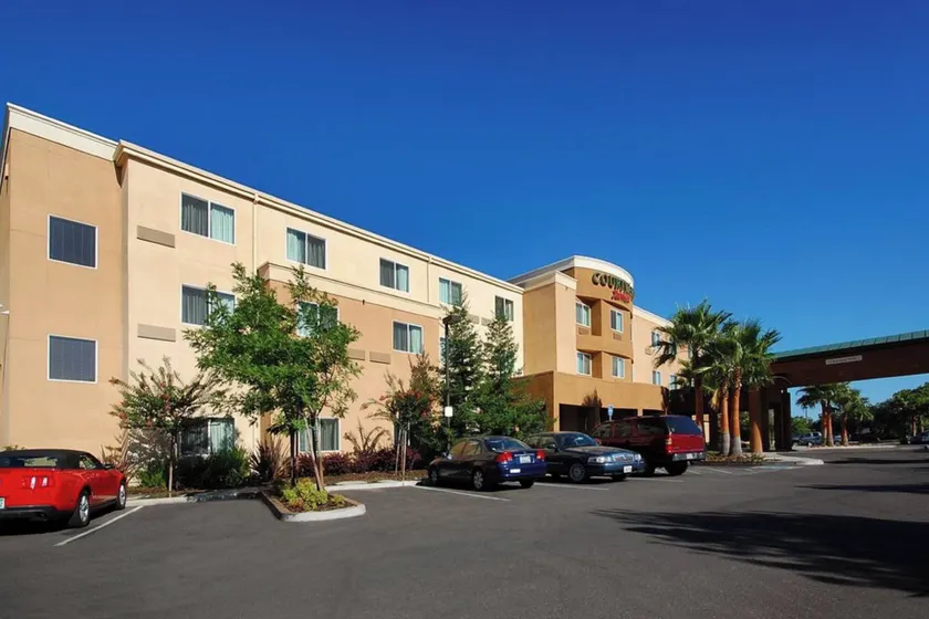 Courtyard by Marriott Merced - Image 1