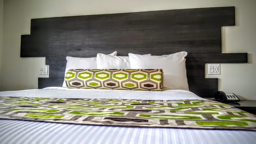 Jewel City Inn - Image 1