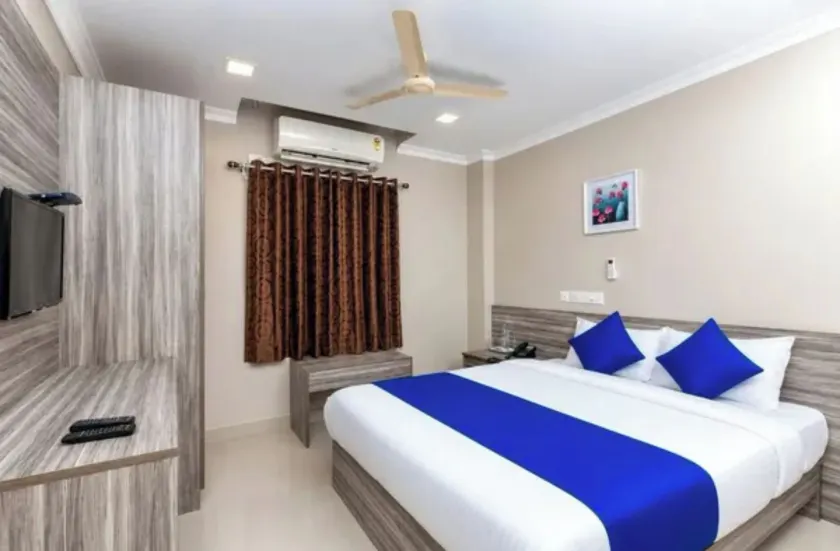 FabHotel Pearl Guest House - Image 1