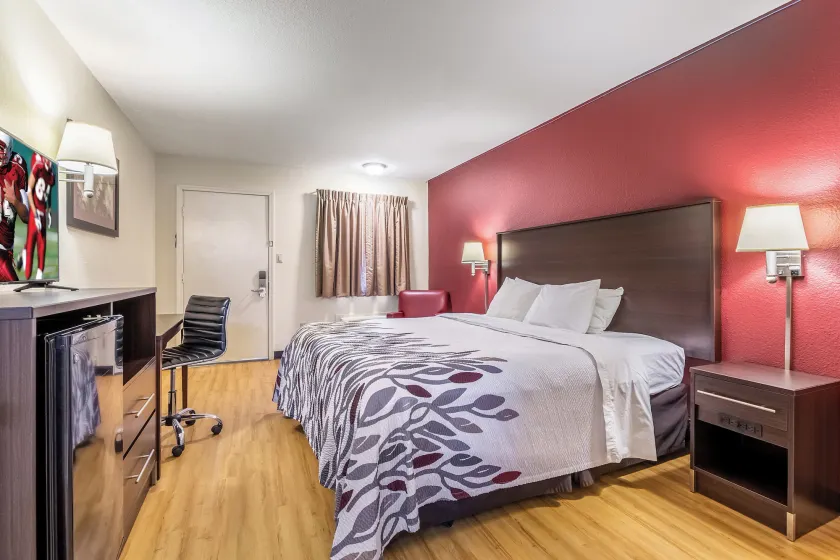 Red Roof Inn Scottsburg - Image 1