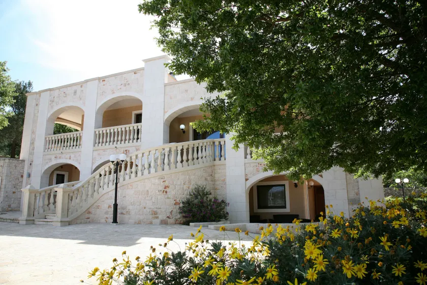 Holiday Gli Archi - Image 1