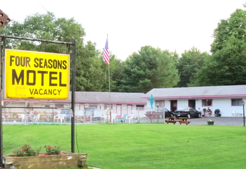 Four Seasons Motel - Image 1