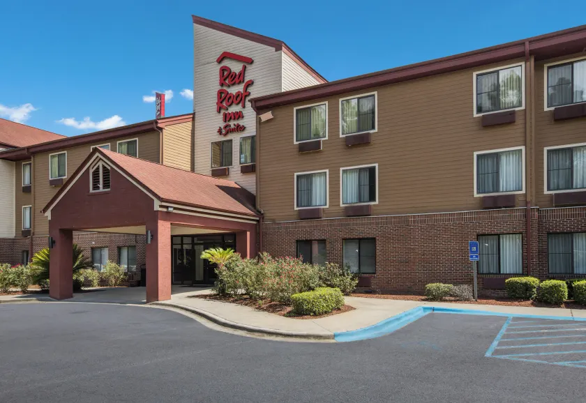 Red Roof Inn & Suites Savannah Airport - Image 1