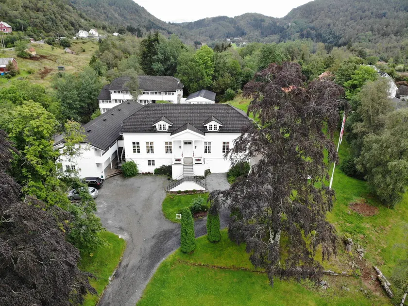 Fjordslottet Hotel - Image 1