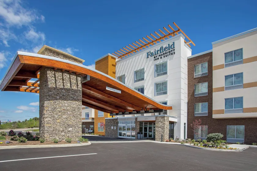 Fairfield Inn & Suites by Marriott Pigeon Forge - Image 1