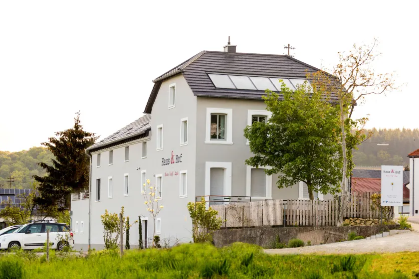 Haus & Hof Guest House - Image 1