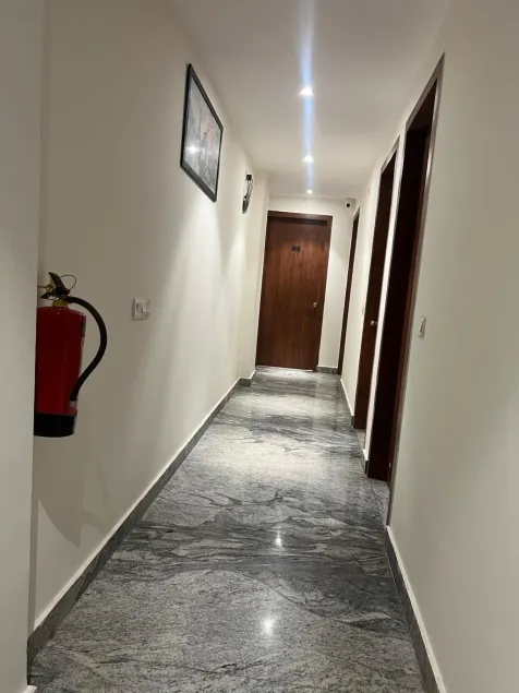 SS Hotel - Interior entrance