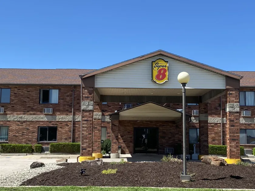 Super 8 by Wyndham Independence KS - Image 1