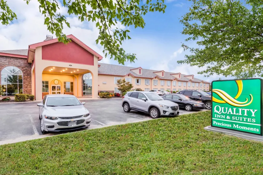 Quality Inn & Suites Carthage near Precious Moments Chapel - Image 1
