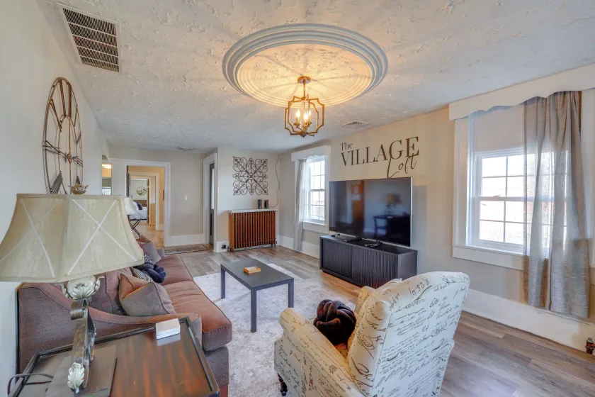 The Village Loft ~ Boutique Dtwn New London Stay - Image 1