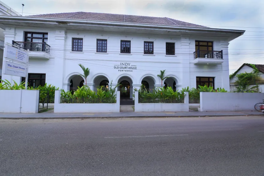 The Old Court House By Abad - Image 1