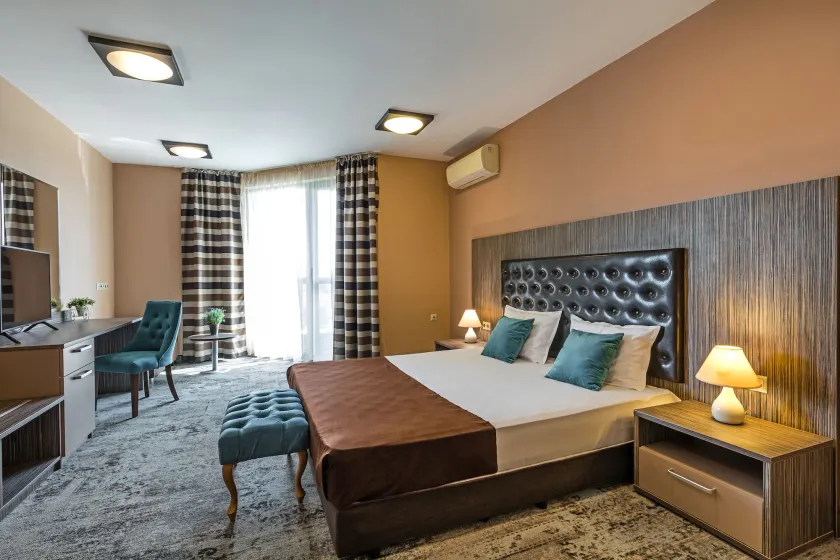 Plaza Hotel Plovdiv - Free Parking - Image 1
