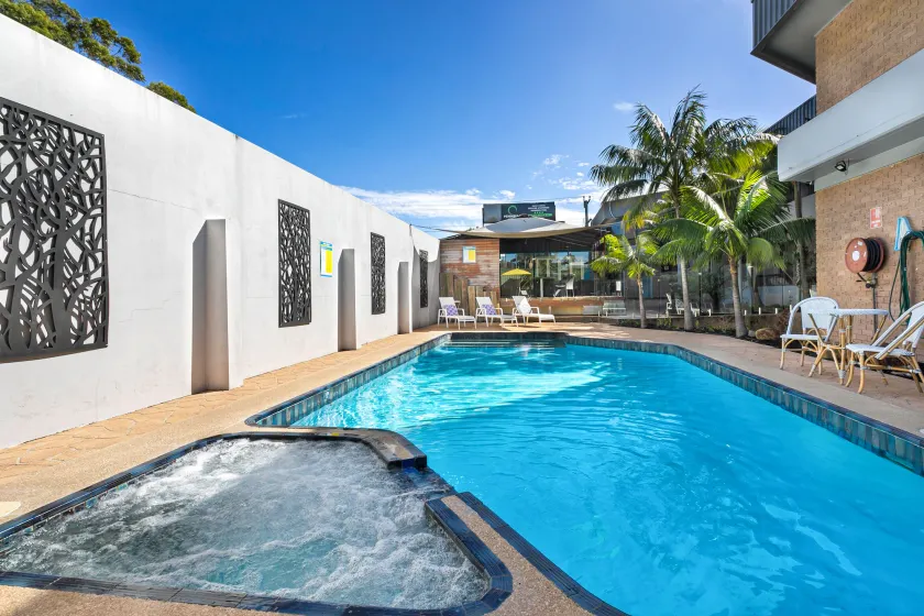 Peninsula Nelson Bay Motel and Serviced Apartments - Image 1
