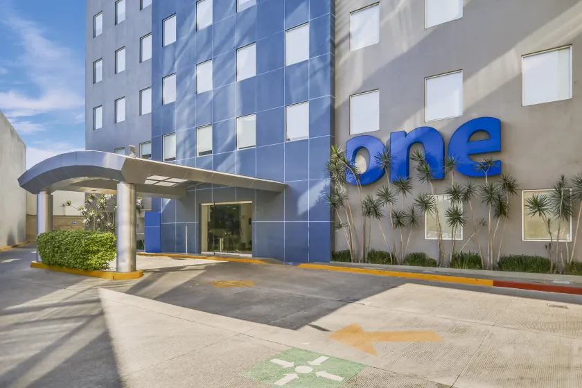 One Leon Poliforum - Image 1