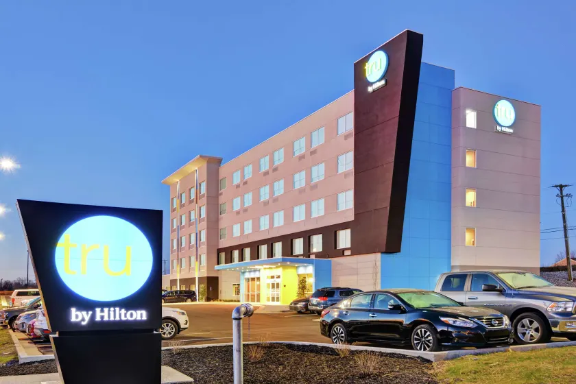 Tru by Hilton Richmond - Image 1