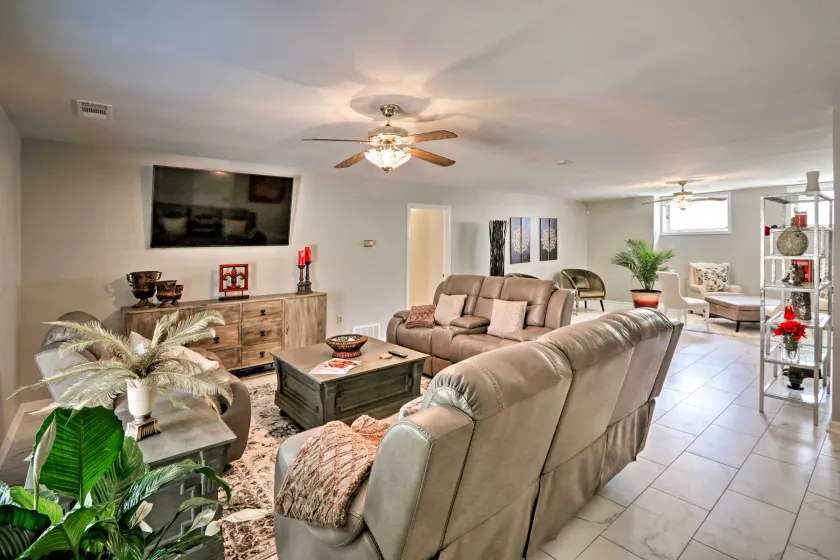 Quiet Memphis Home on 20 Acres: 10 Mi to Downtown! - Innvendig