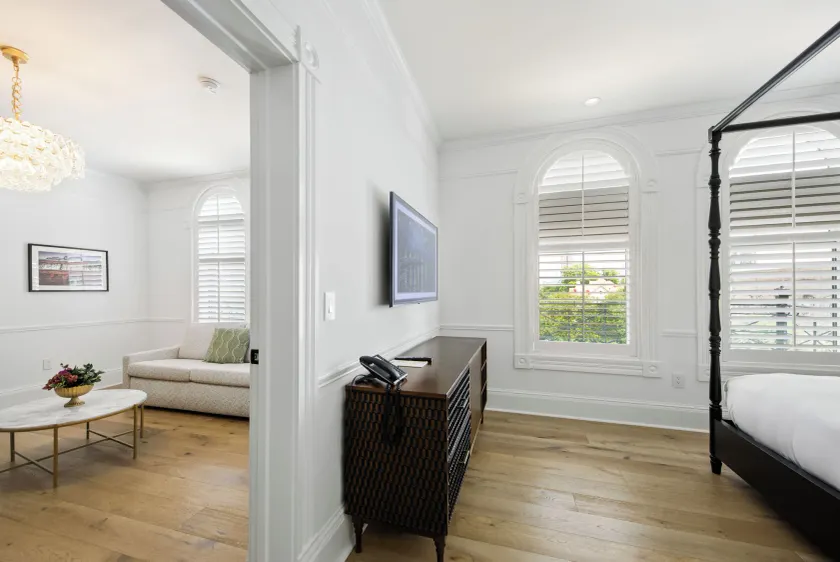 Fairmount Hotel - Image 1