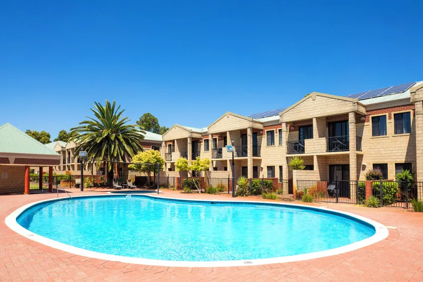 Country Comfort Perth - Image 1