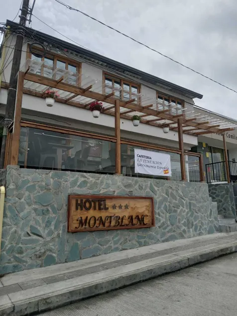 Hotel Mont Blanc - Image 1