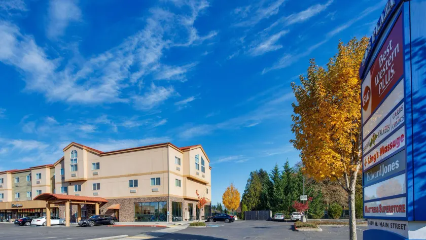 Best Western Plus Battleground Inn & Suites - Image 1