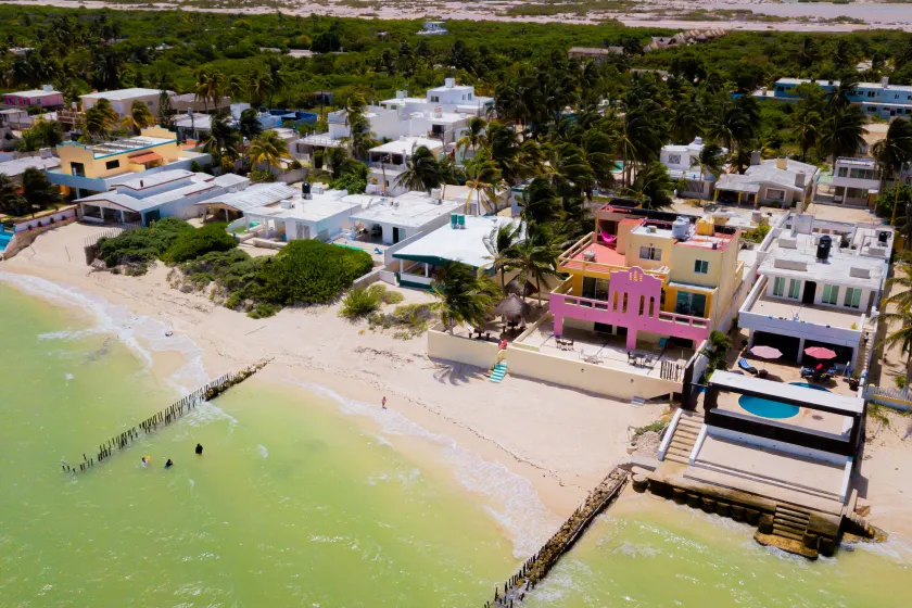 Flamingos Inn - Image 1