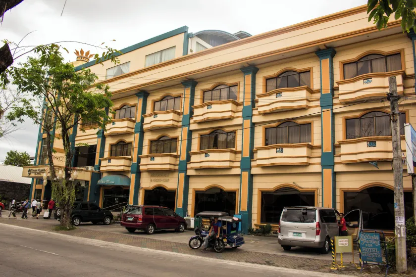 Crown Royale Hotel - Image 1