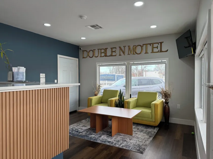 Double N Motel - Hall