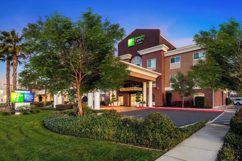 Holiday Inn Express & Suites Sacramento NE Cal Expo by IHG - Image 1