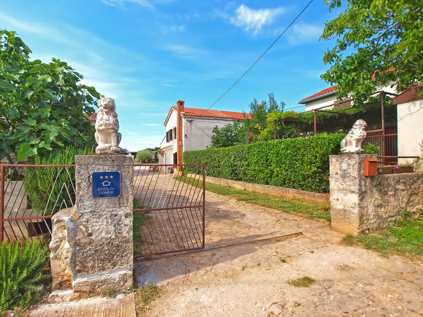 House Monteci 1378 - Image 1