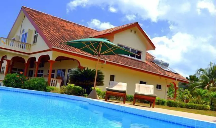 Bayview Villas - Sea Side - Image 1