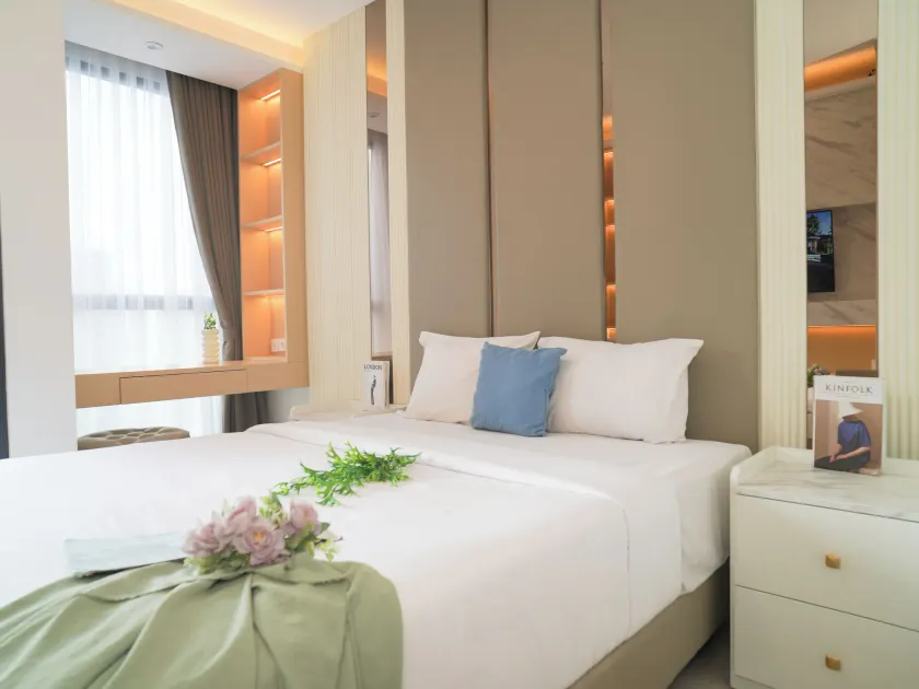 Comfort and Warm Studio at Ciputra World 2 Apartment By Travelio - Image 1