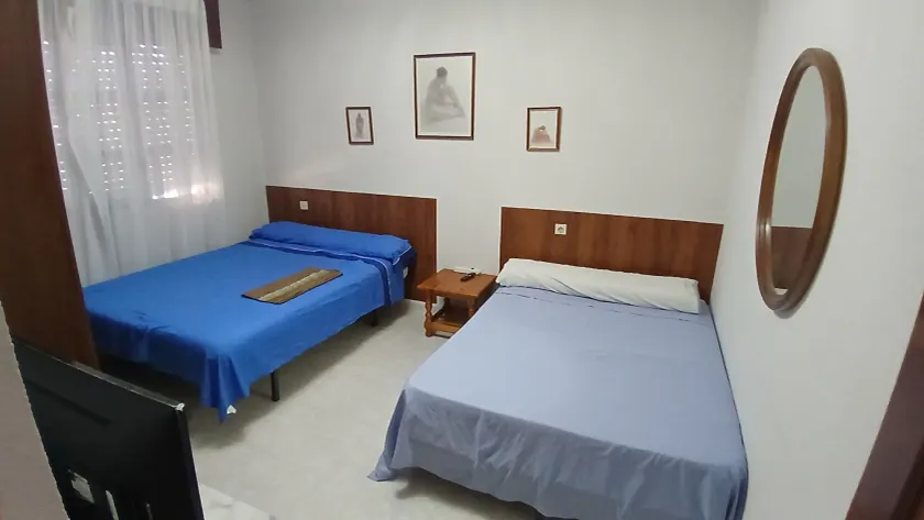 Chambre partagée avec jacuzzi | Vue ville | Avec animaux acceptés - Image 1