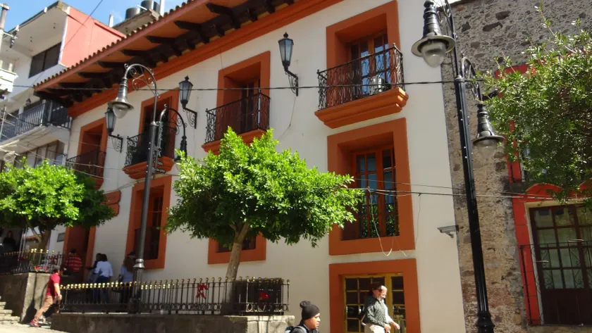 Hotel Villa De Cortez - Image 1