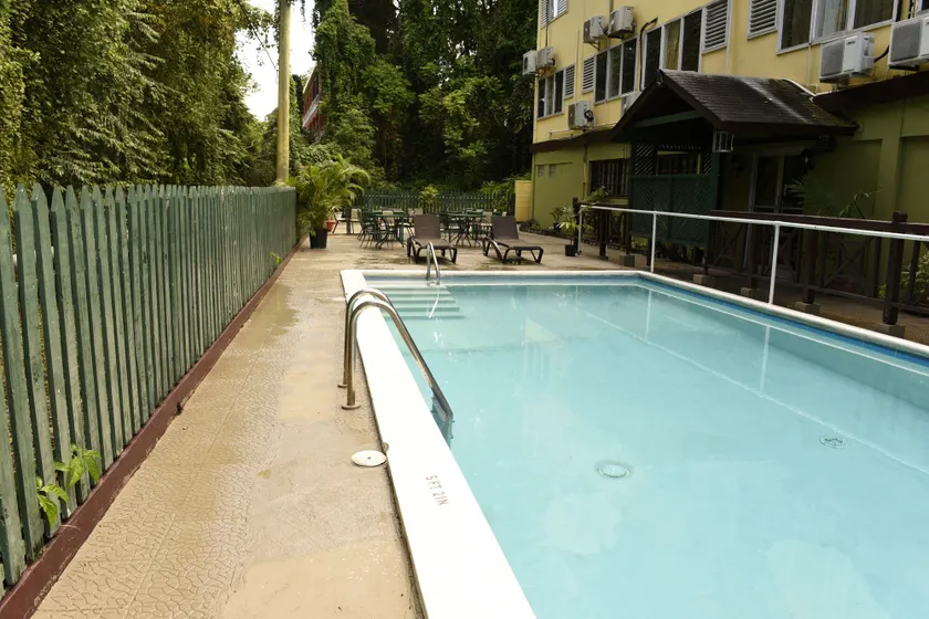 Pineapple Court Hotel - Image 1