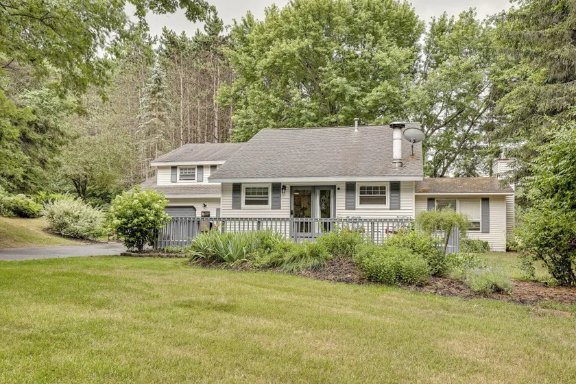 Cadillac Escape w/ Game Room, Deck & Yard! - Image 1