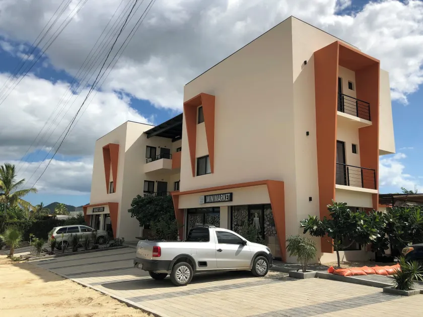 SUITES LOMBOY & PLAZA - Image 1
