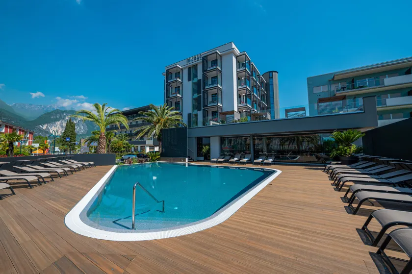 Lake Front Hotel Mirage - Image 1