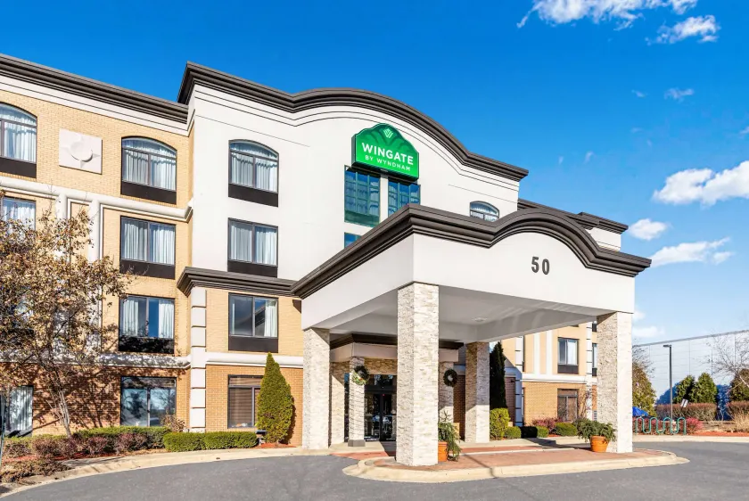 Wingate by Wyndham Chicago Schaumburg - Image 1