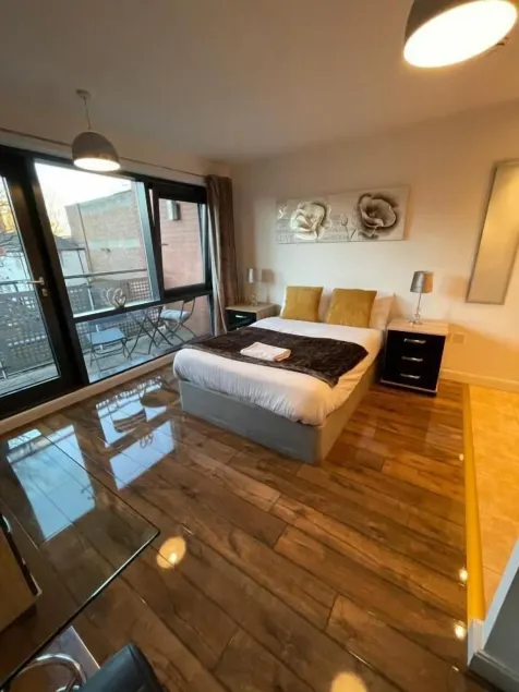 Empire Serviced Apartments - Image 1